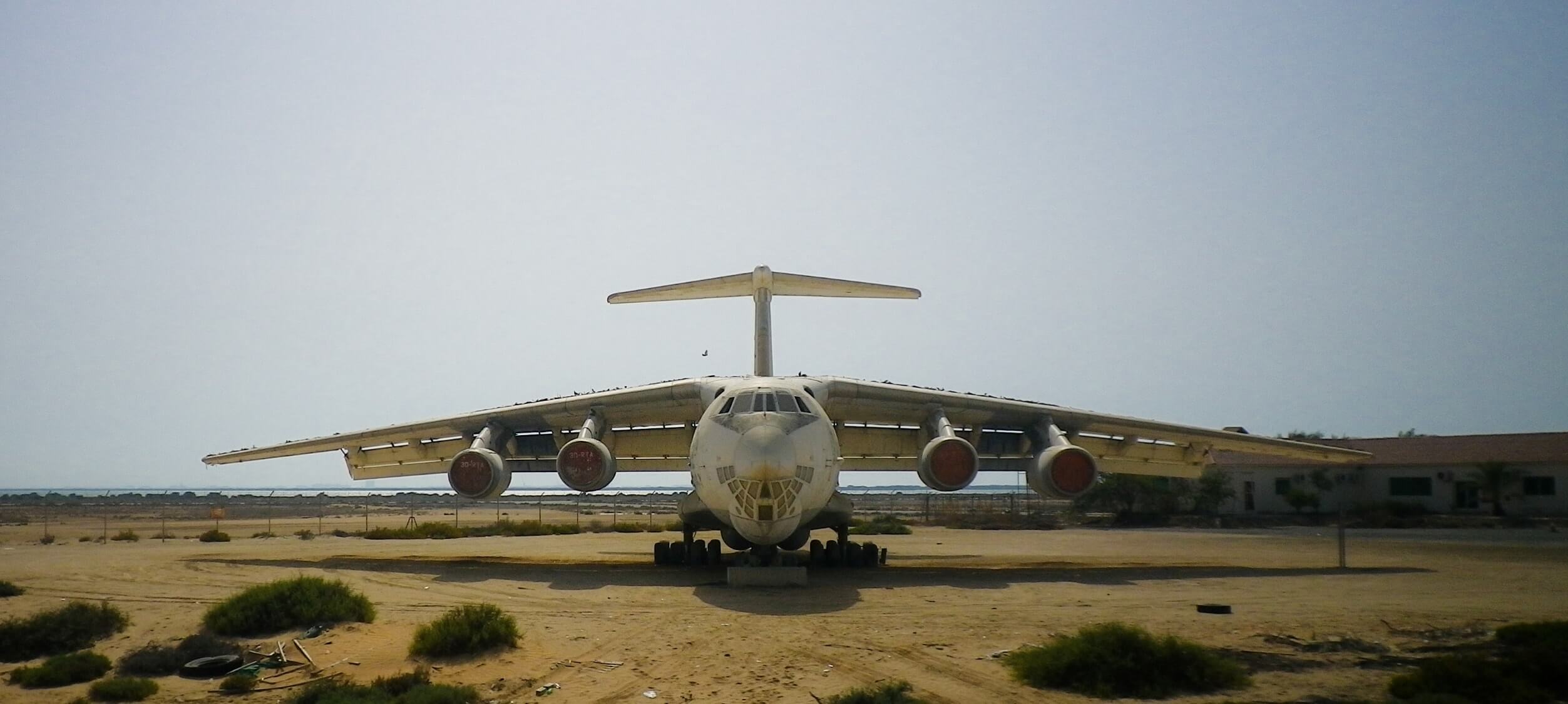 Il-76-at-umm-al-quwain-airport-taj-teal-tourism